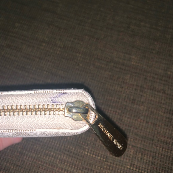 Michael Kors Wallet - Picture 4 of 4